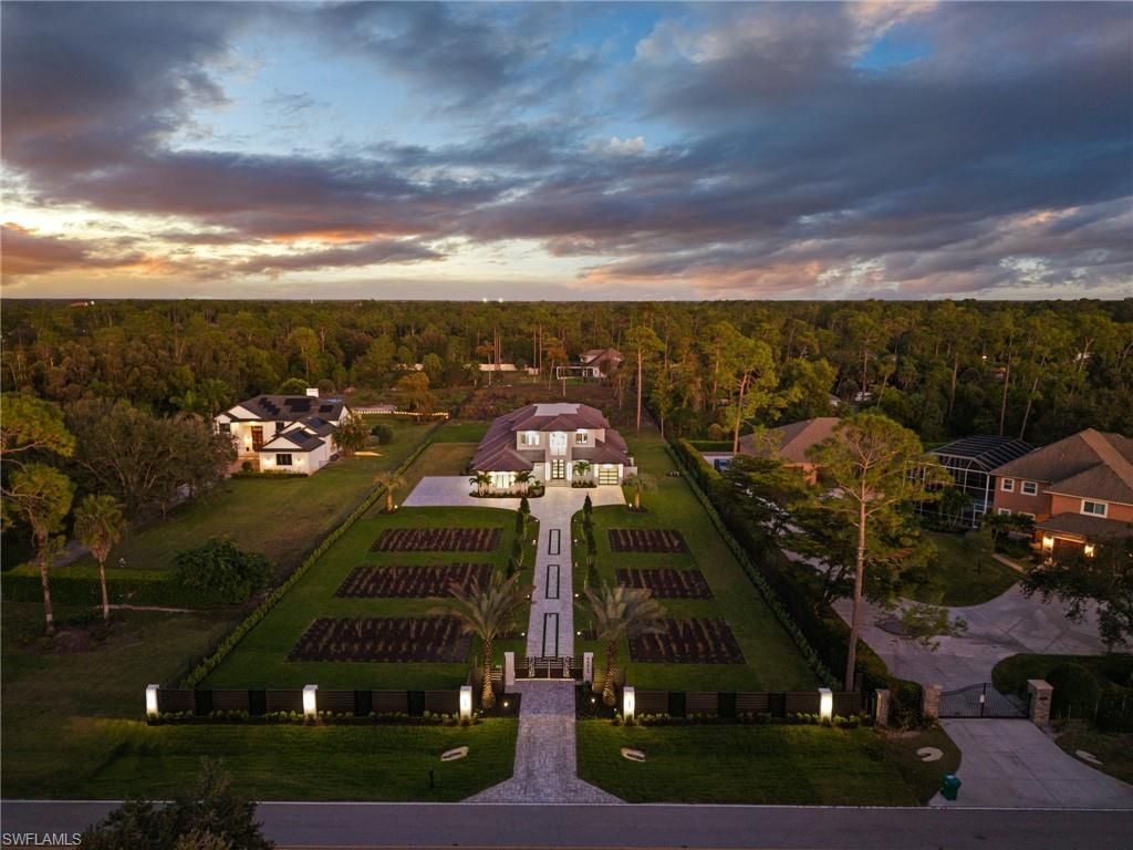 2272 Oakes Blvd, Naples, FL 34119 Photo