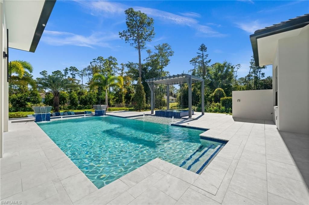 2272 Oakes Blvd, Naples, FL 34119 Photo