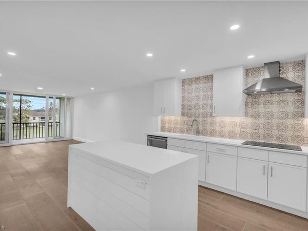 1085 Forest Lakes DR, Unit 8303, NAPLES, FL 34105