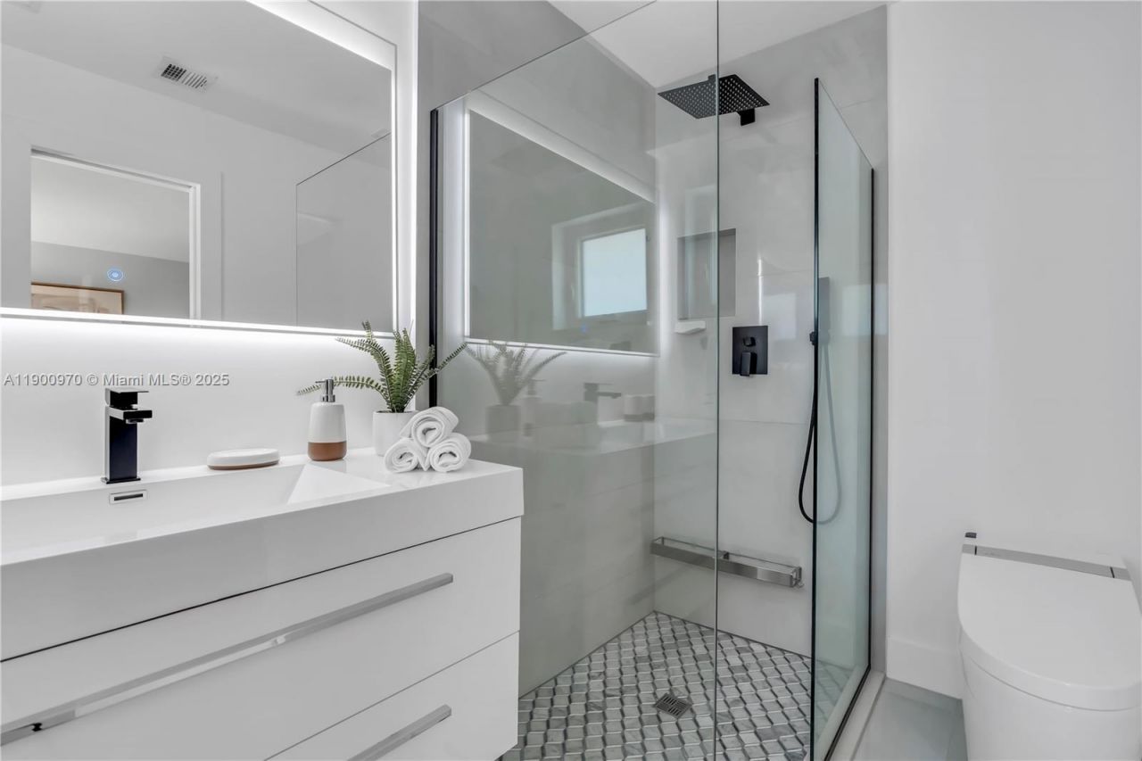 2180 NW 107th Ave, Sunrise, FL 33322 Photo