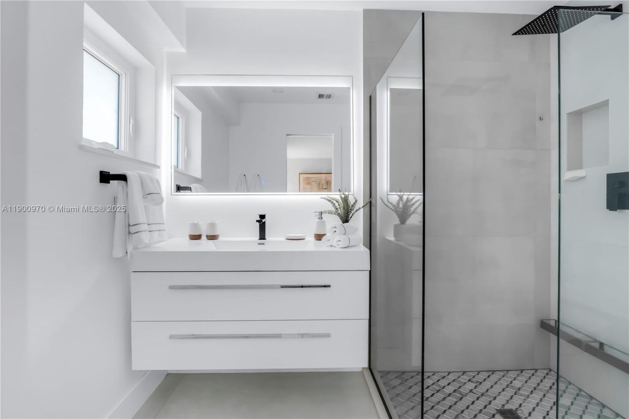 2180 NW 107th Ave, Sunrise, FL 33322 Photo