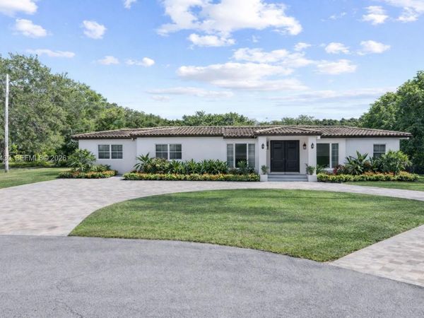 700 NE 118th St, Biscayne Park, FL 33161