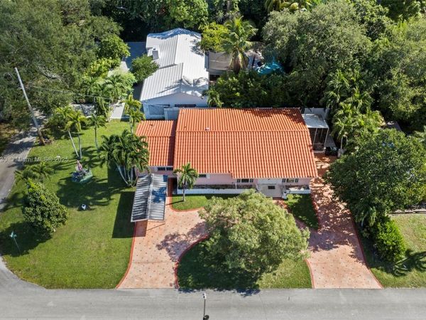 700 NE 118th St, Biscayne Park, FL 33161