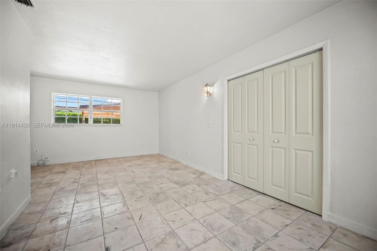 700 NE 118th St, Biscayne Park, FL 33161 Photo