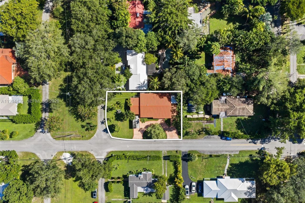 700 NE 118th St, Biscayne Park, FL 33161 Photo