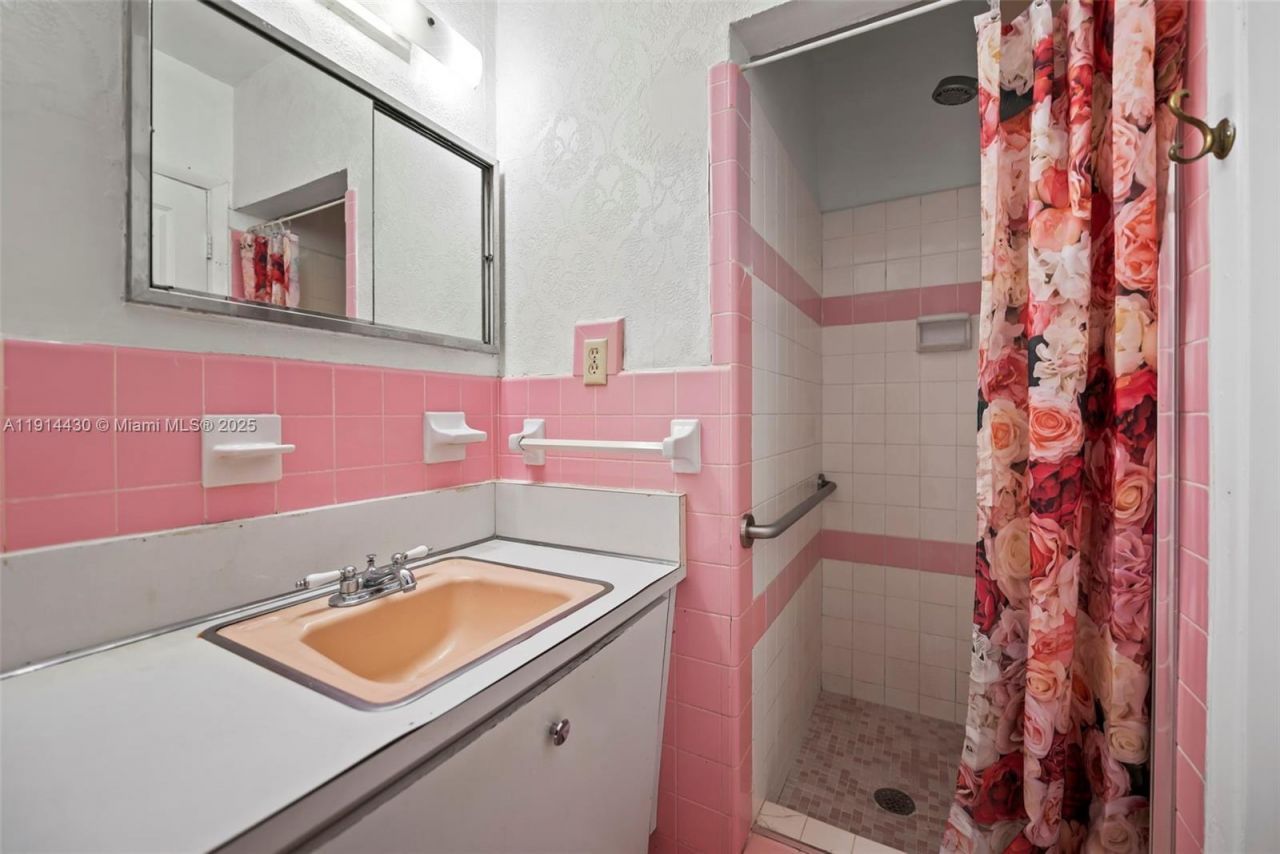 700 NE 118th St, Biscayne Park, FL 33161 Photo