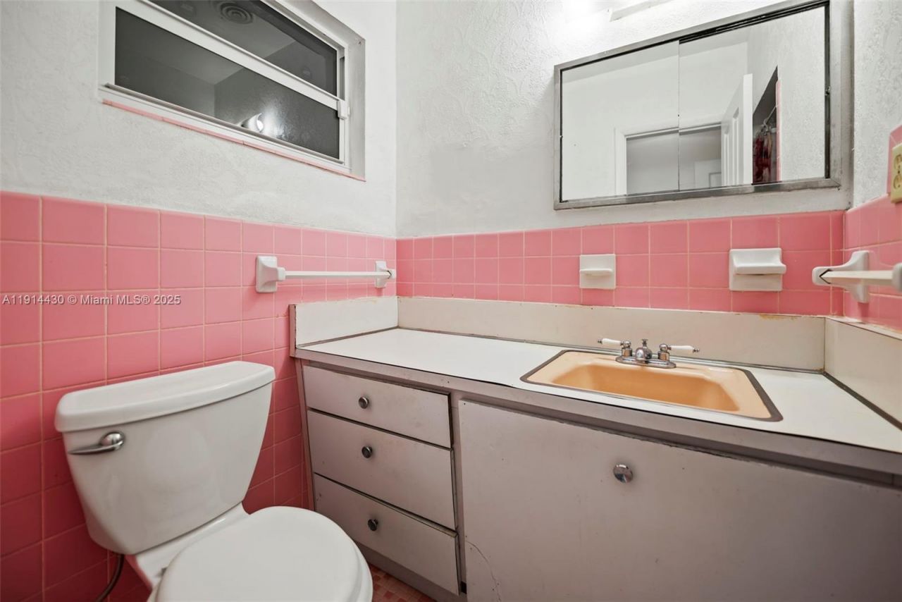 700 NE 118th St, Biscayne Park, FL 33161 Photo