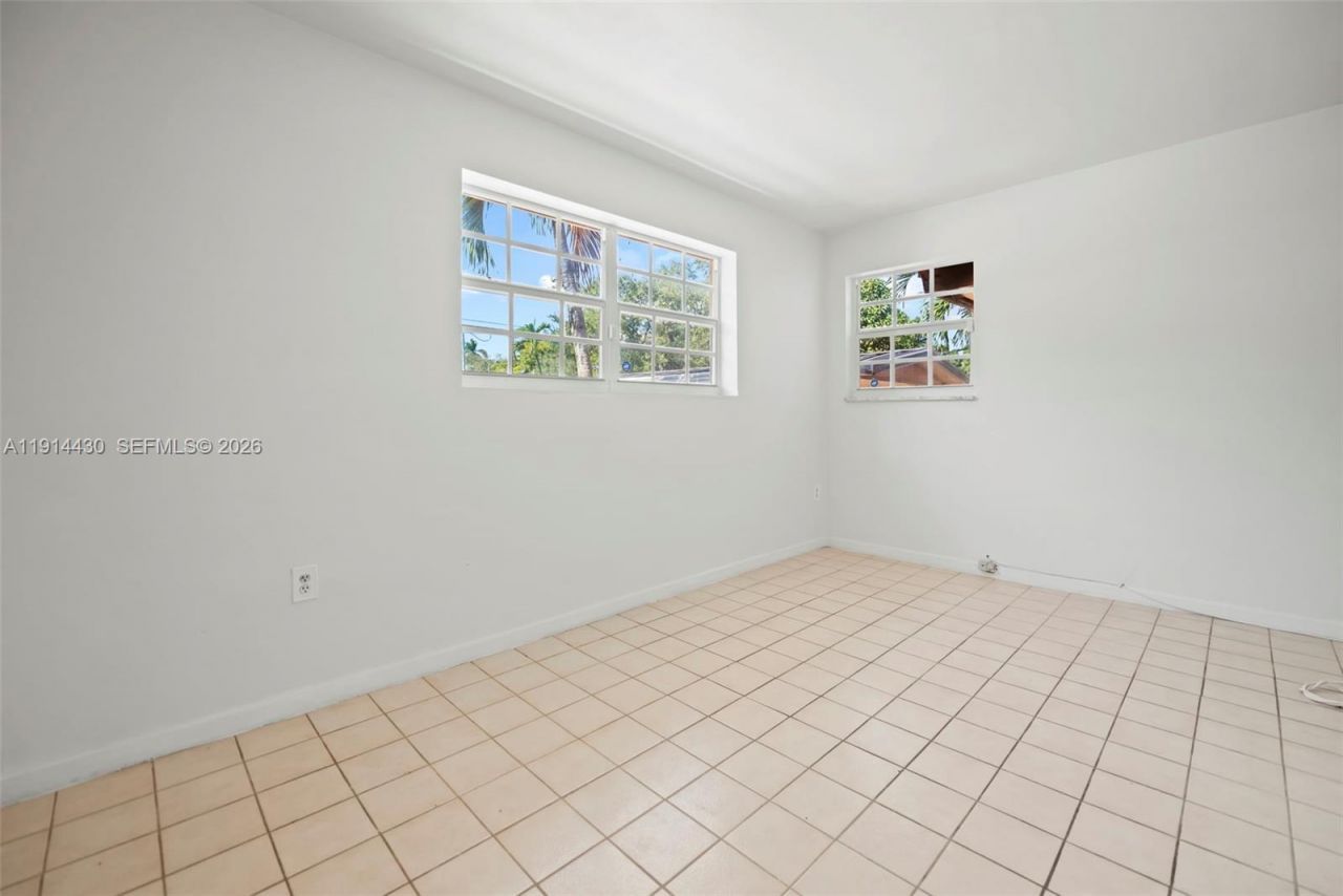 700 NE 118th St, Biscayne Park, FL 33161 Photo