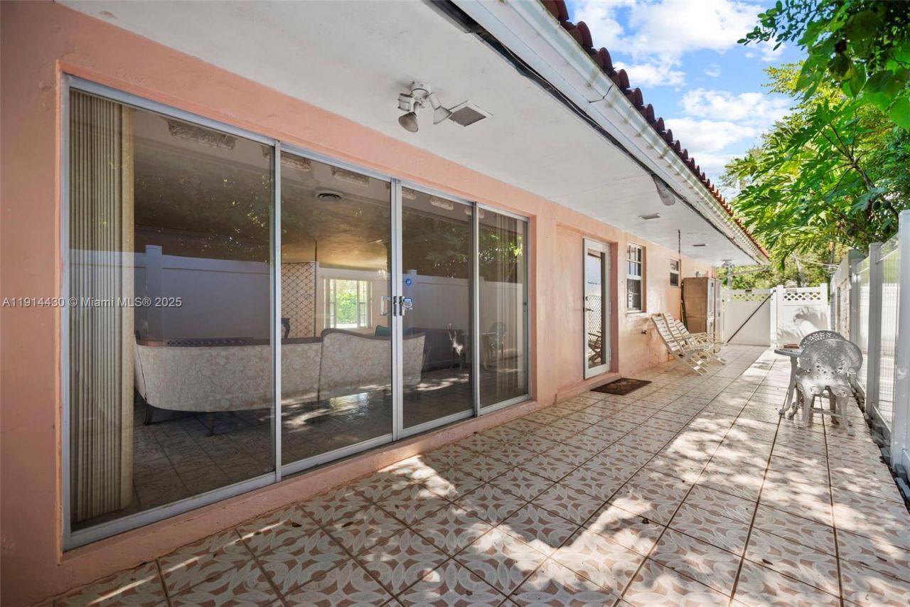 700 NE 118th St, Biscayne Park, FL 33161 Photo