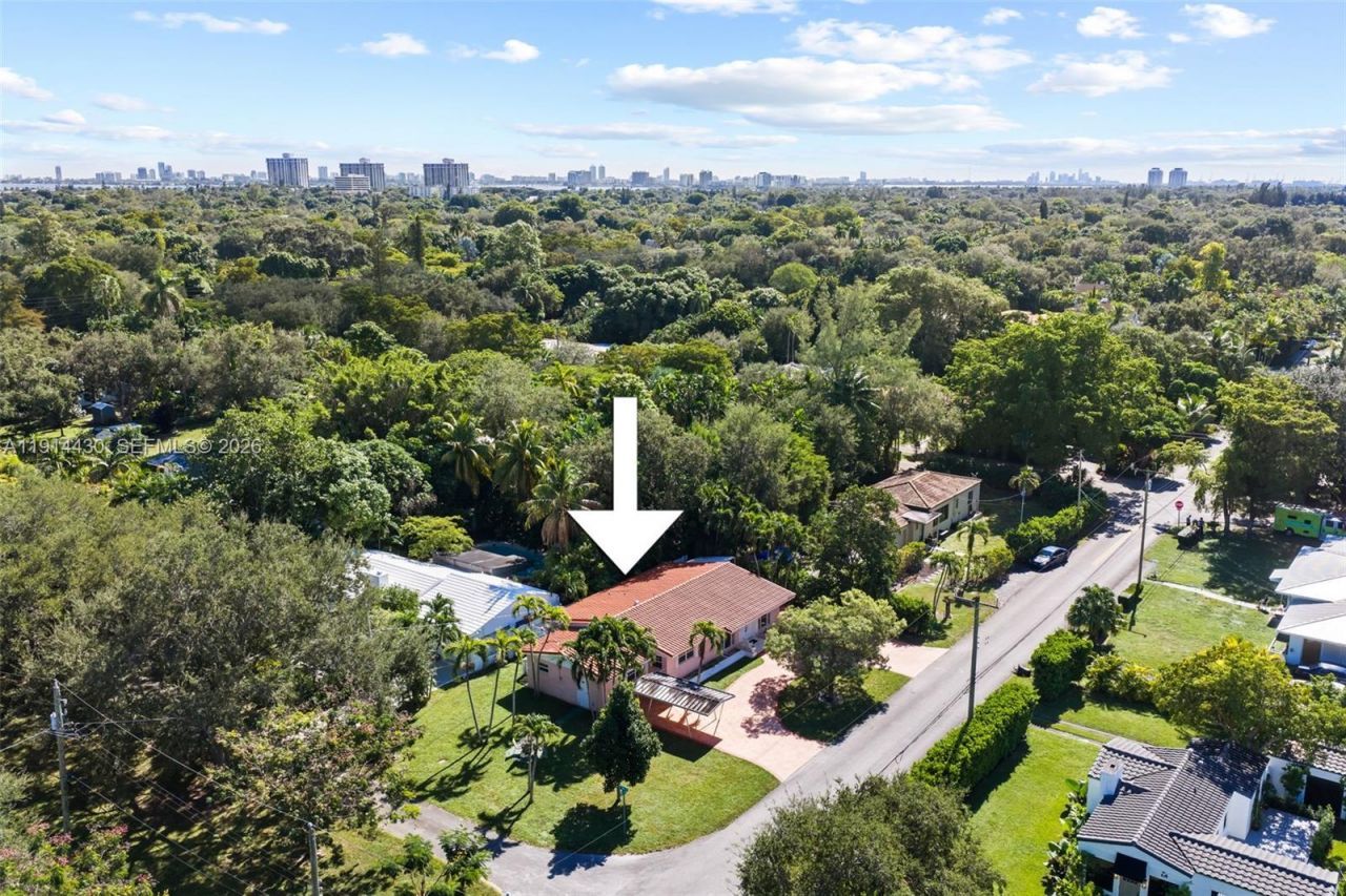 700 NE 118th St, Biscayne Park, FL 33161 Photo