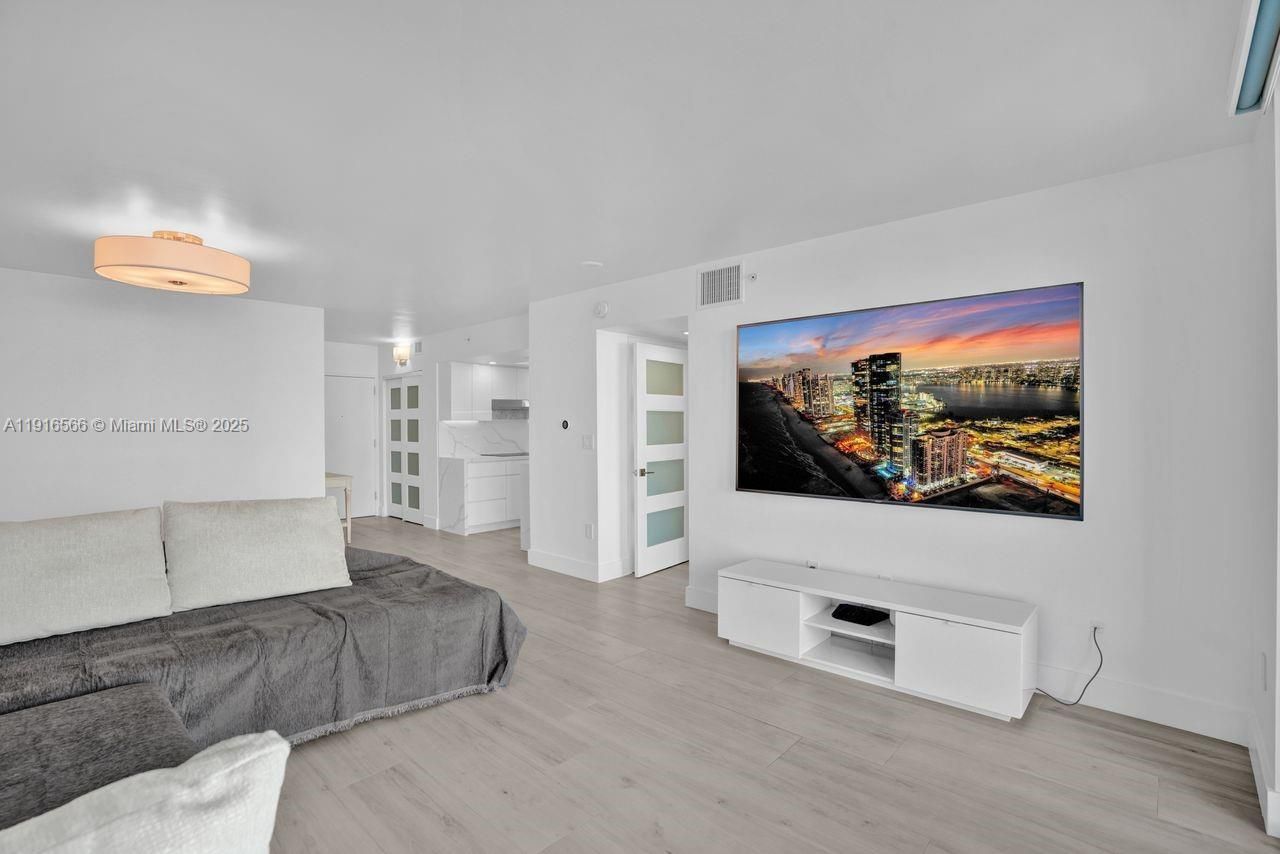 90 Alton Rd, Unit 1907, Miami Beach, FL 33139 Photo