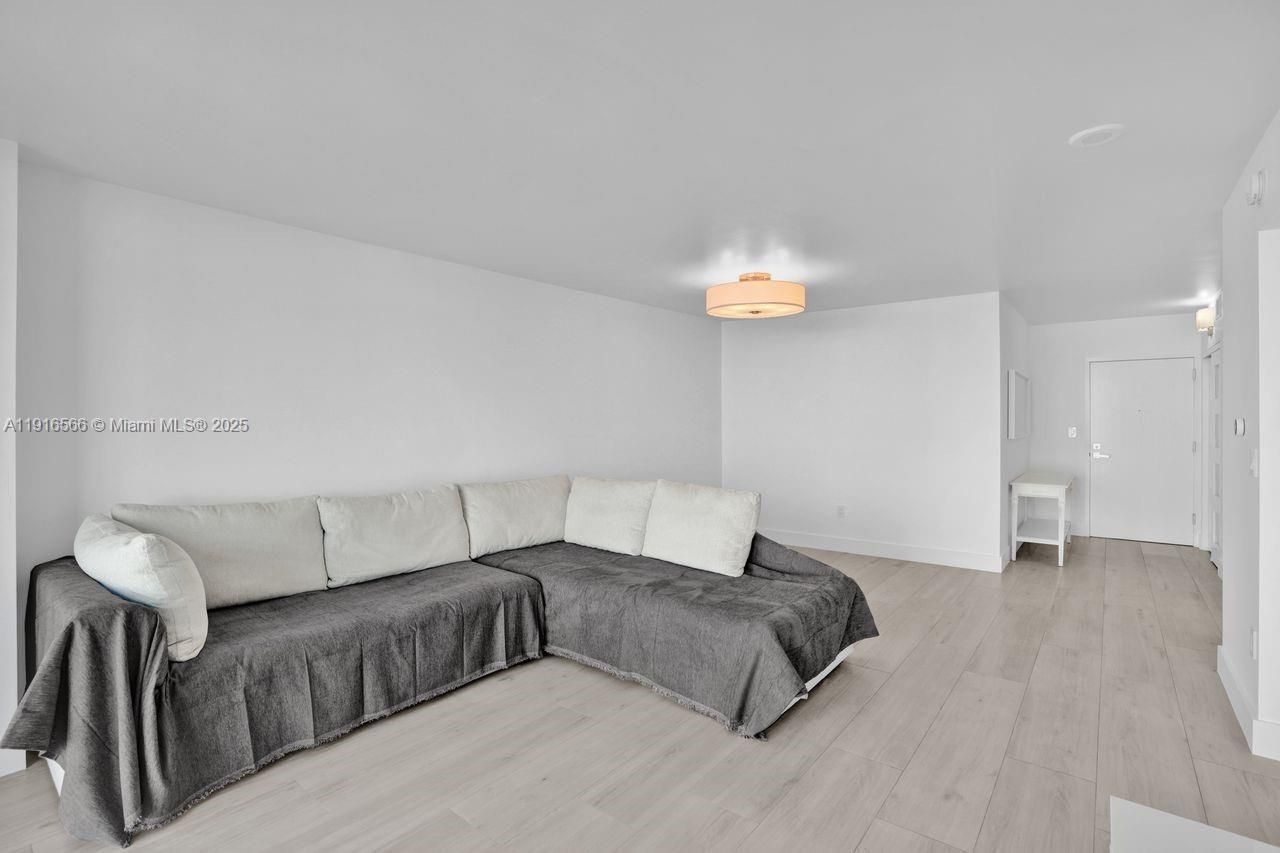 90 Alton Rd, Unit 1907, Miami Beach, FL 33139 Photo