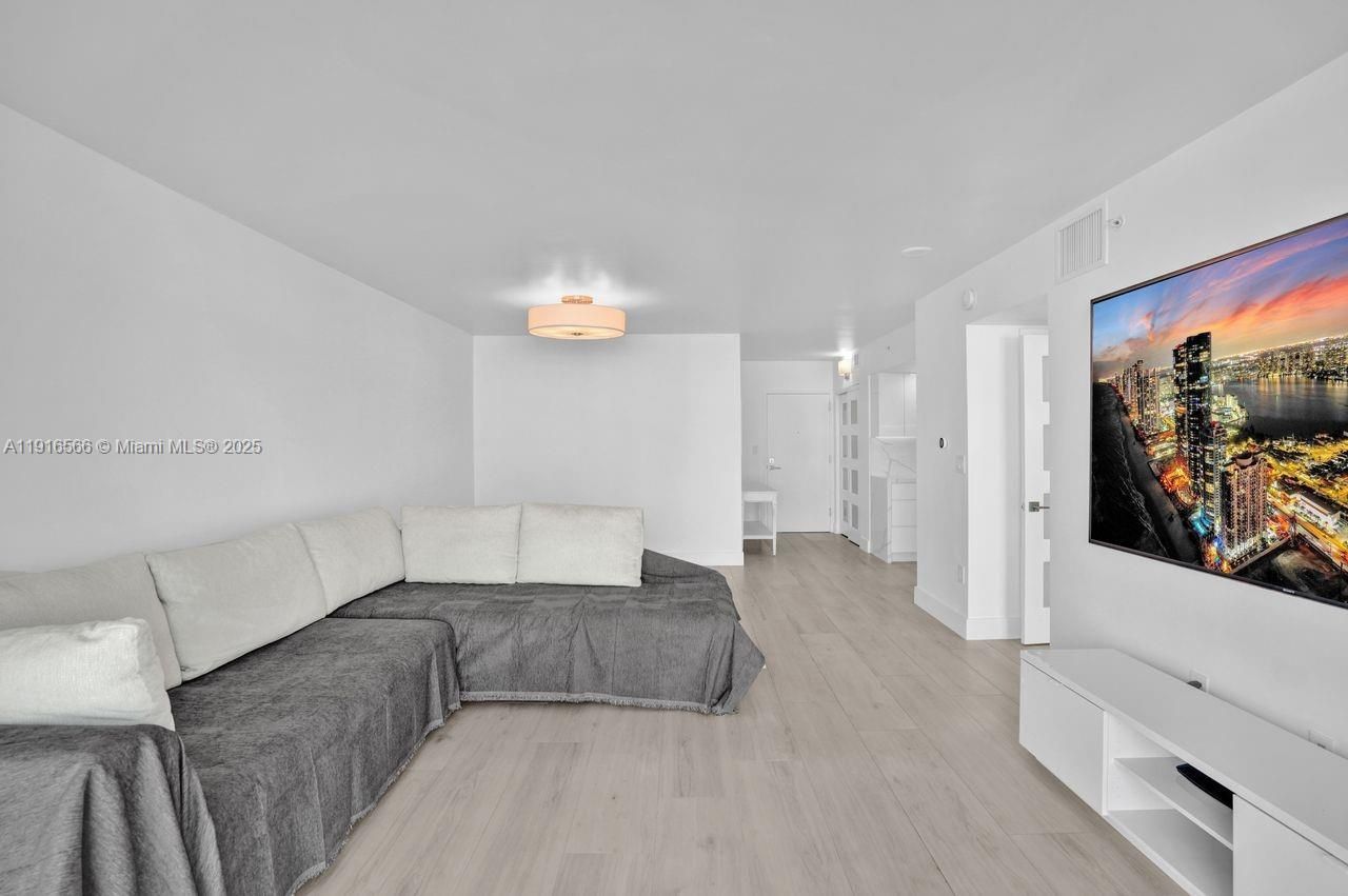 90 Alton Rd, Unit 1907, Miami Beach, FL 33139 Photo