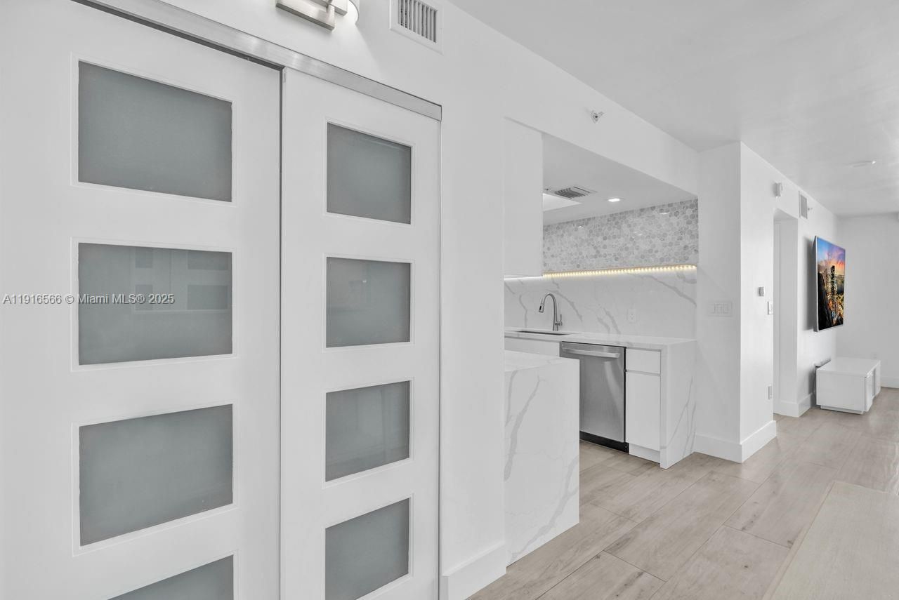 90 Alton Rd, Unit 1907, Miami Beach, FL 33139 Photo