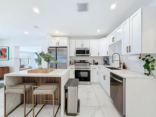 1367 NW 41st St, Miami, FL 33142