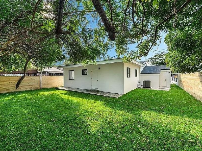 1367 NW 41st St, Miami, FL 33142 Photo