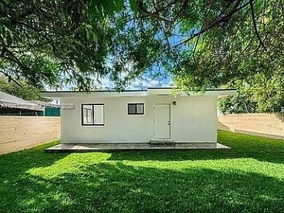 1367 NW 41st St, Miami, FL 33142 Photo