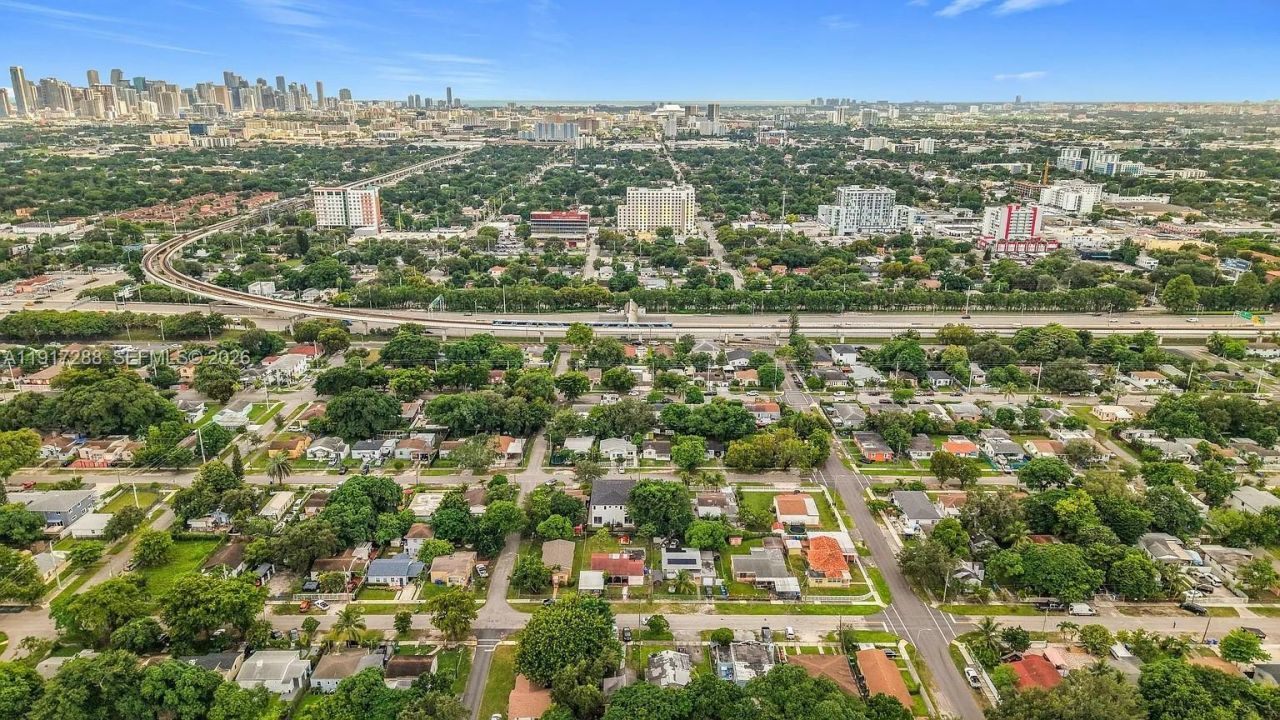 1367 NW 41st St, Miami, FL 33142 Photo