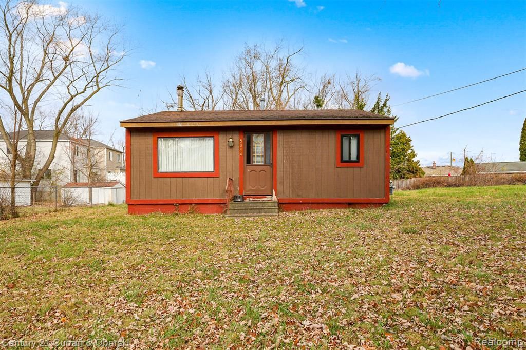 5094 Coshocton Drive, Waterford Township, MI 48327 Main Photo