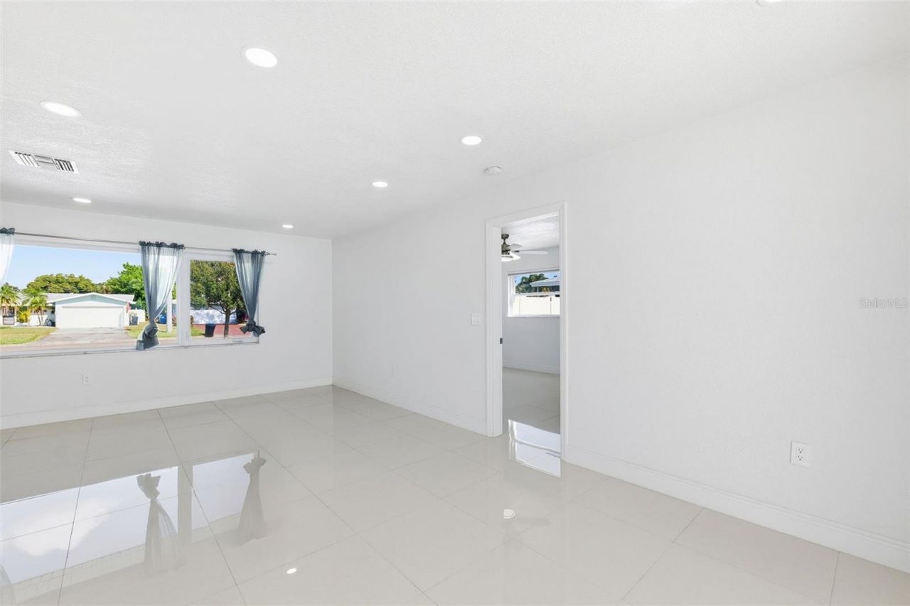 6488 30th Avenue N, Saint Petersburg, FL 33710 Photo