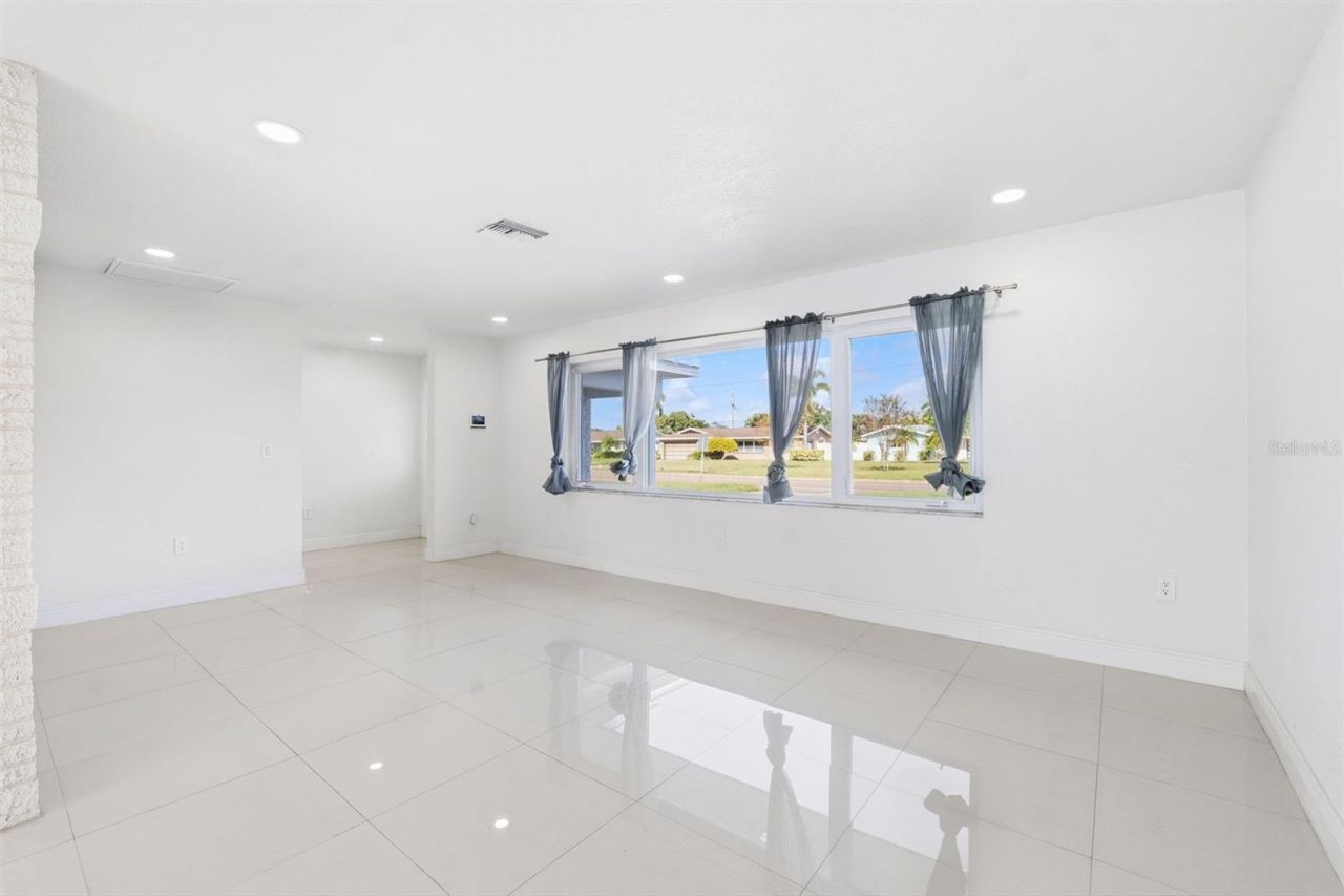 6488 30th Avenue N, Saint Petersburg, FL 33710 Photo