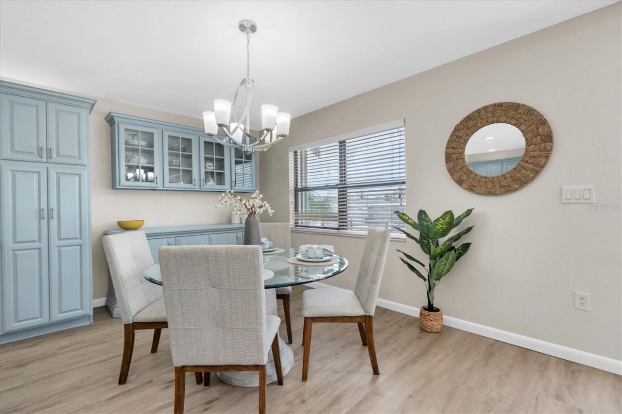 212 Westwinds Drive, Palm Harbor, FL 34683 Photo