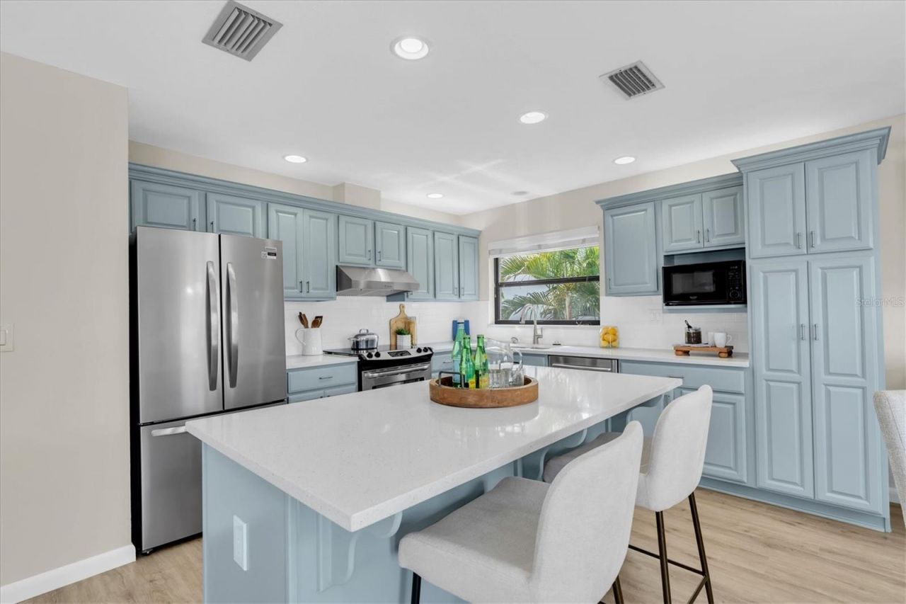 212 Westwinds Drive, Palm Harbor, FL 34683 Photo