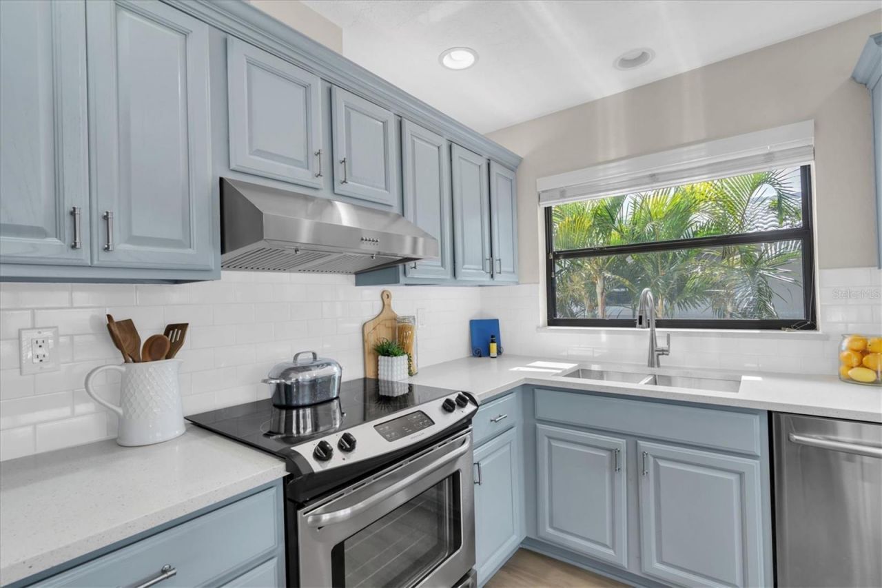 212 Westwinds Drive, Palm Harbor, FL 34683 Photo