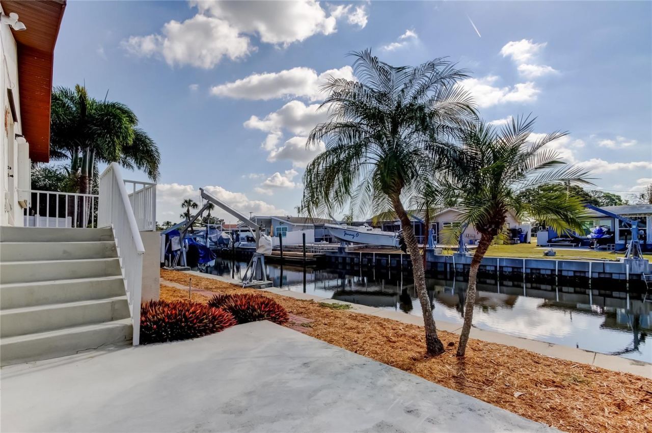 212 Westwinds Drive, Palm Harbor, FL 34683 Photo