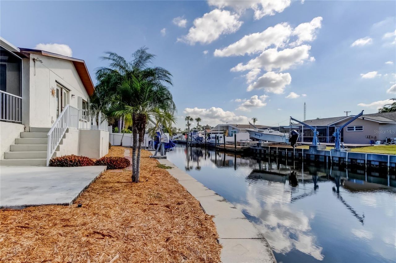 212 Westwinds Drive, Palm Harbor, FL 34683 Photo