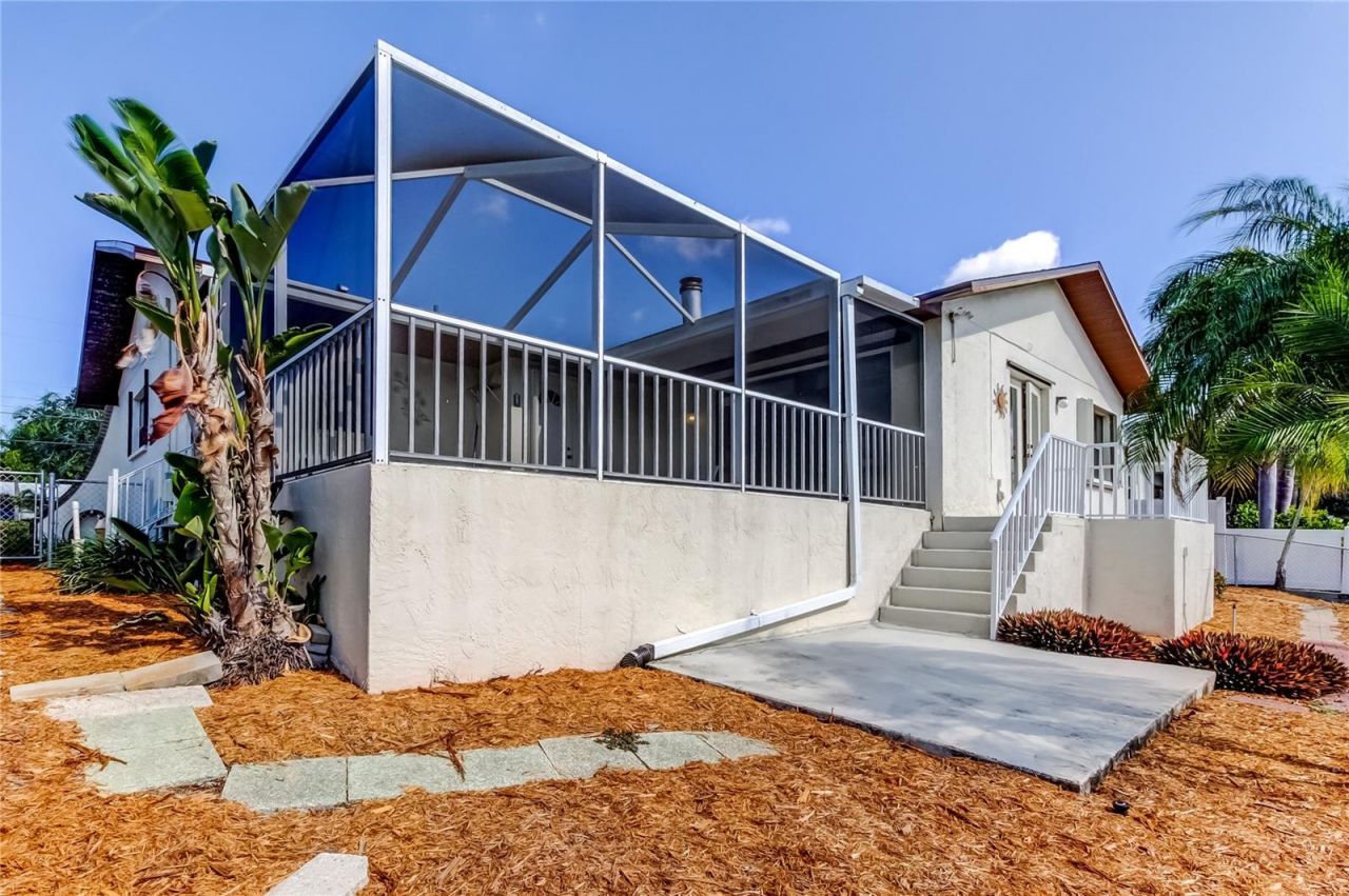 212 Westwinds Drive, Palm Harbor, FL 34683 Photo