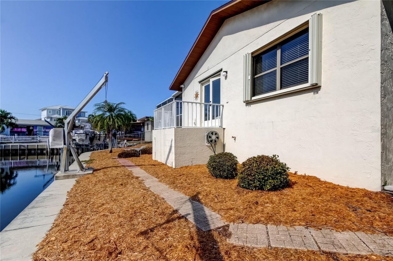 212 Westwinds Drive, Palm Harbor, FL 34683 Photo