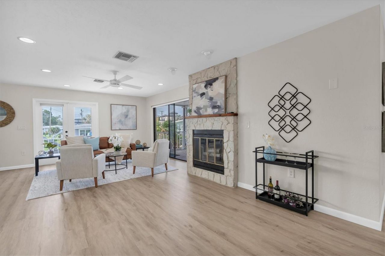 212 Westwinds Drive, Palm Harbor, FL 34683 Photo