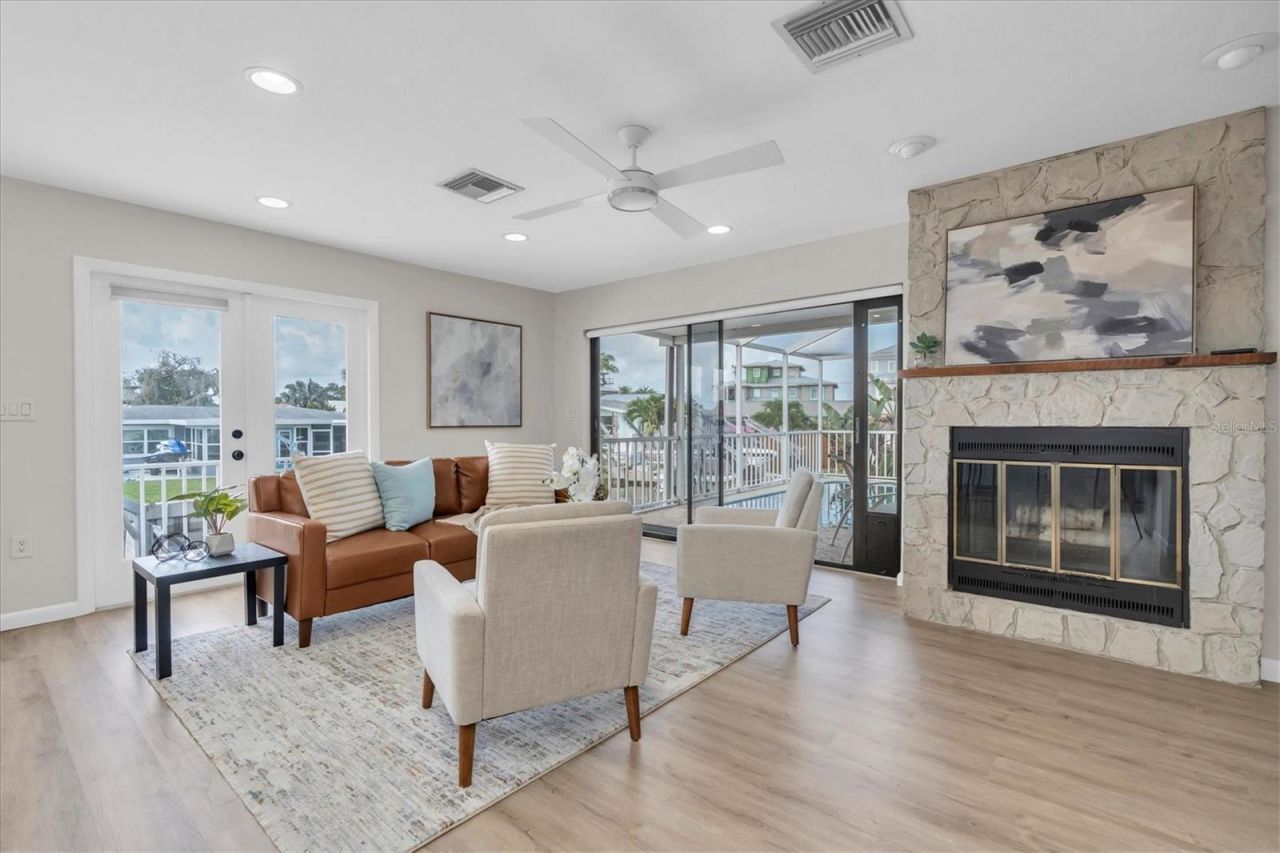 212 Westwinds Drive, Palm Harbor, FL 34683 Photo