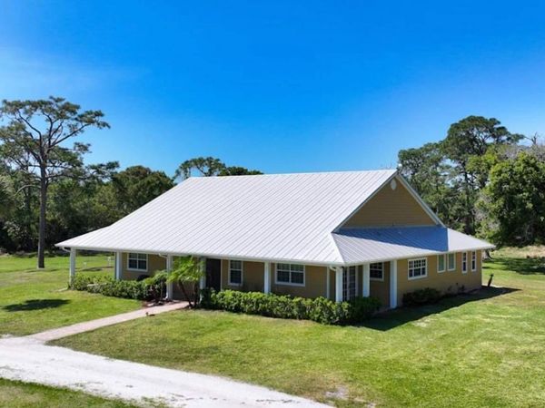 6045 21st Street SW, Vero Beach, FL 32968