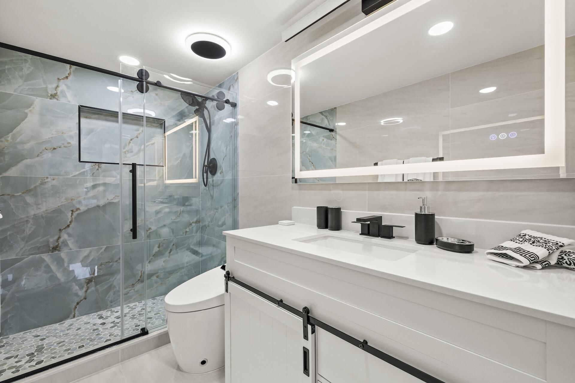 5600 N Flagler Drive, Unit 207, West Palm Beach, FL 33407 Photo