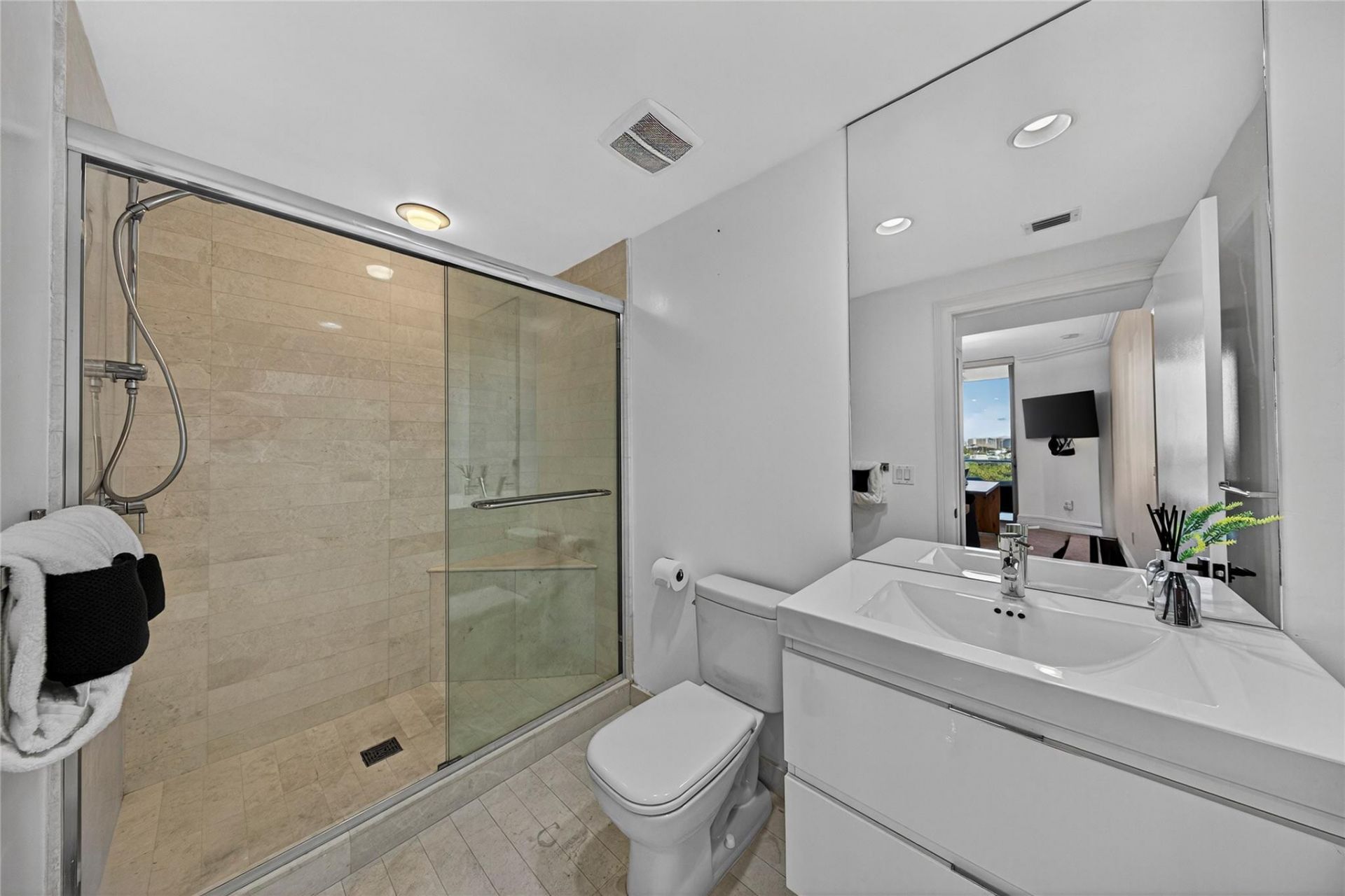 17301 Biscayne Boulevard, Unit 506, Aventura, FL 33160 Photo