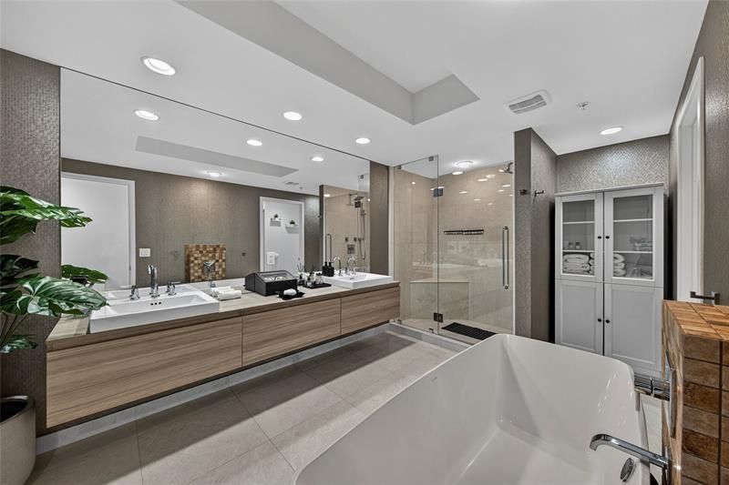 17301 Biscayne Boulevard, Unit 506, Aventura, FL 33160 Photo