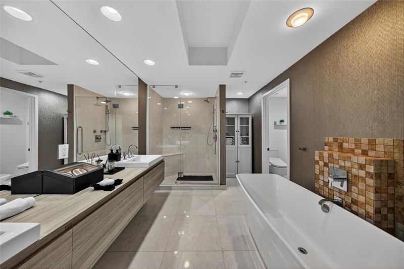 17301 Biscayne Boulevard, Unit 506, Aventura, FL 33160 Photo