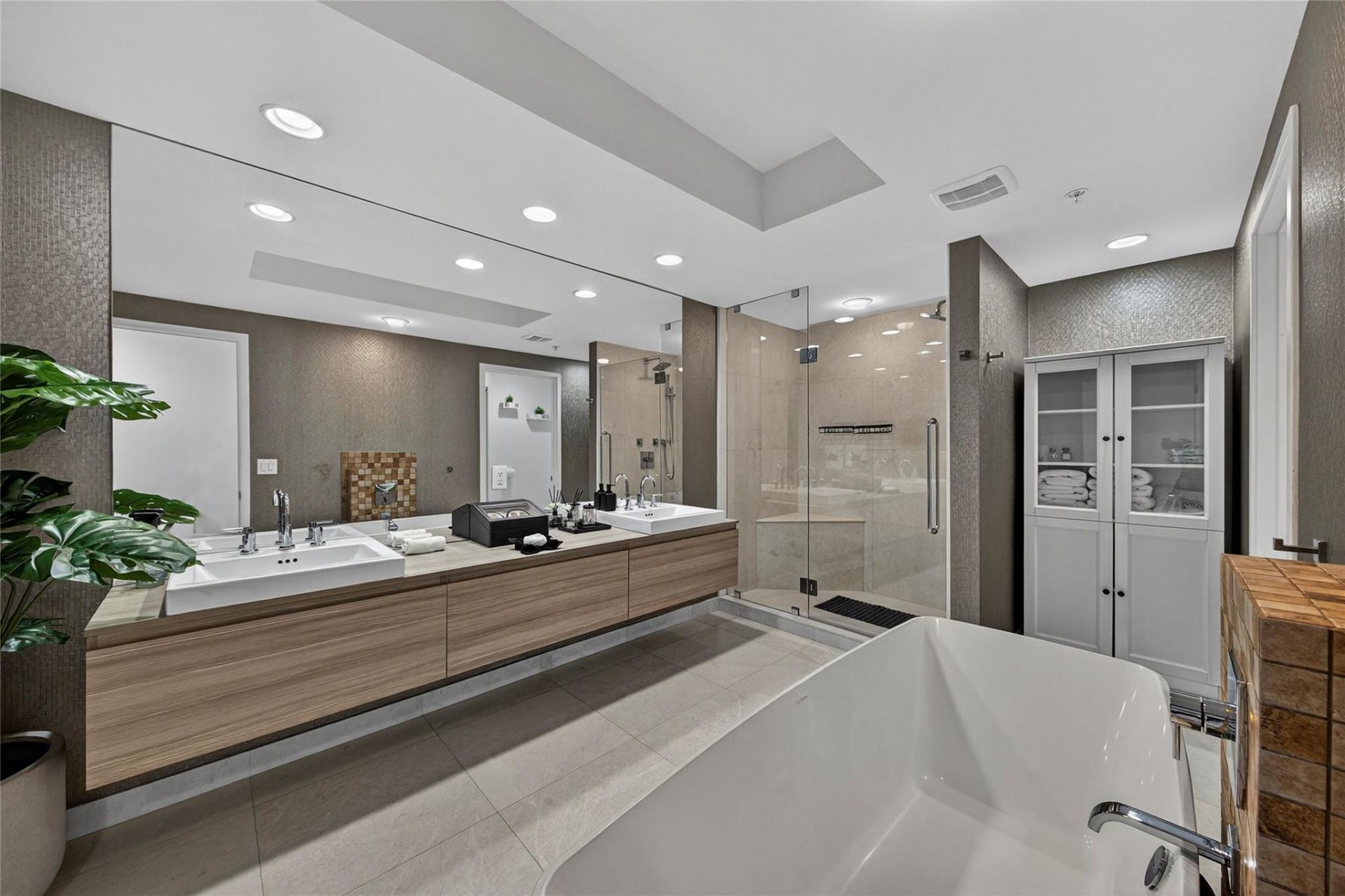 17301 Biscayne Boulevard, Unit 506, Aventura, FL 33160 Photo