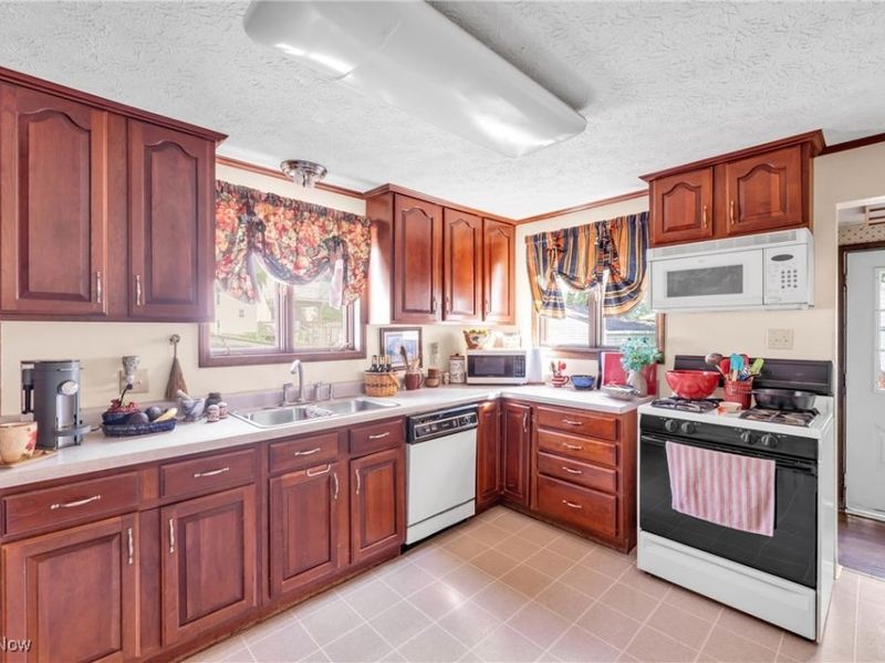 347 Kenyon Avenue, Elyria, OH 44035 Photo 12