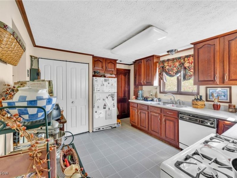 347 Kenyon Avenue, Elyria, OH 44035 Photo 13