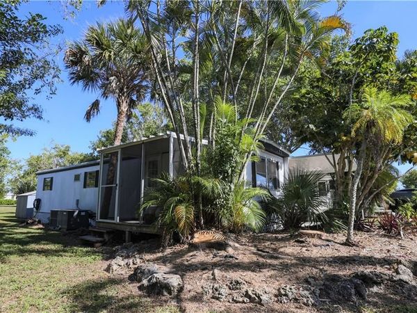 893 Manatee RD, NAPLES, FL 34114