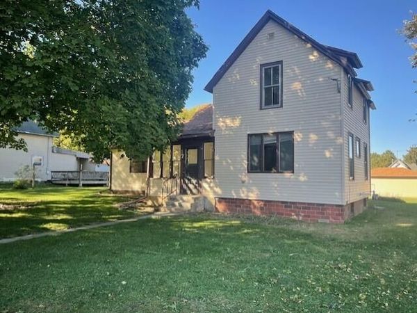 623 E Chestnut Street, Hubbard, IA 50122