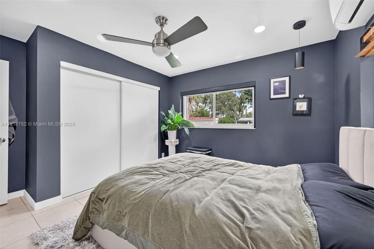 6640 Douglas, Hollywood, FL 33024 Photo