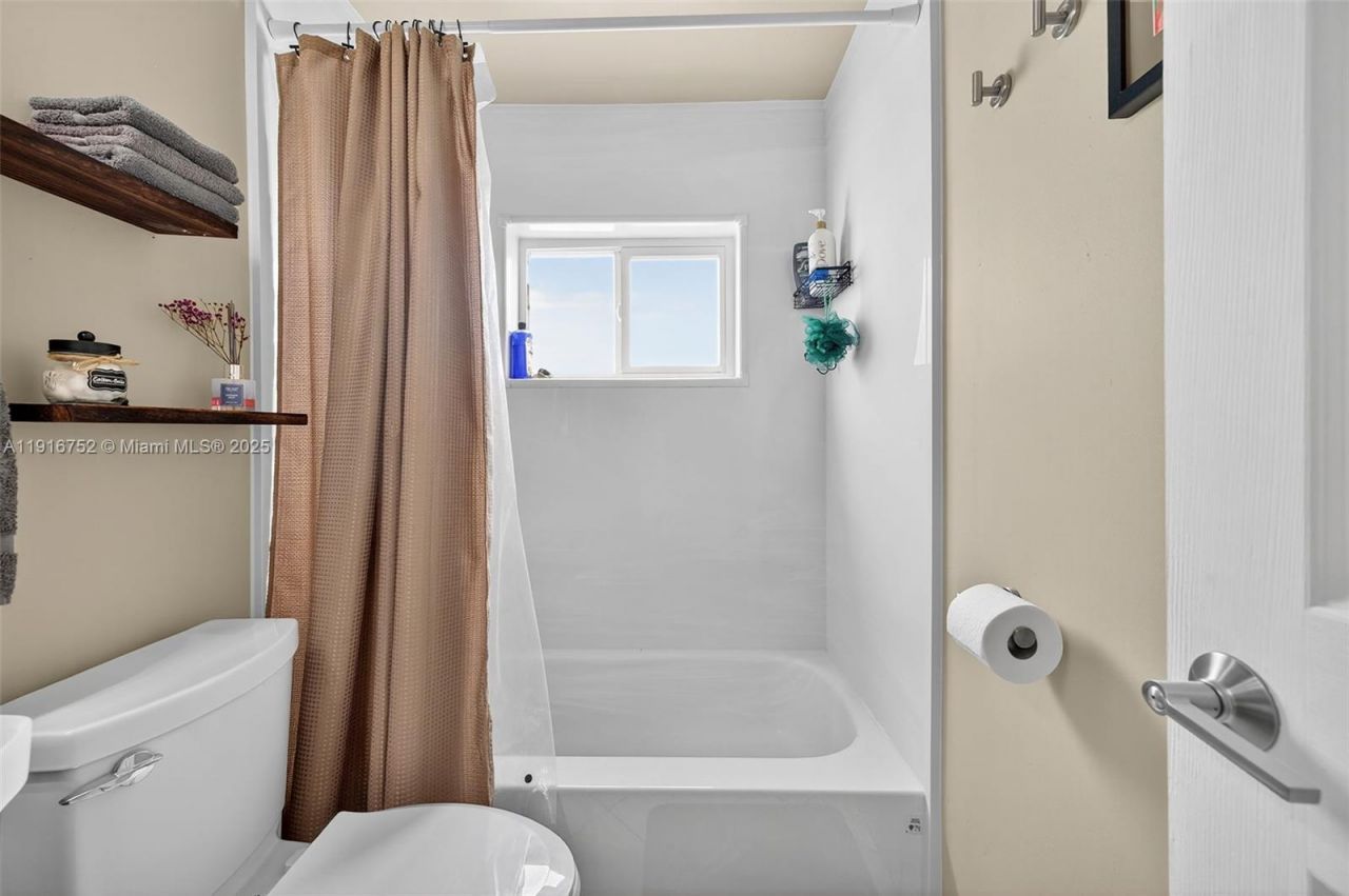 6640 Douglas, Hollywood, FL 33024 Photo