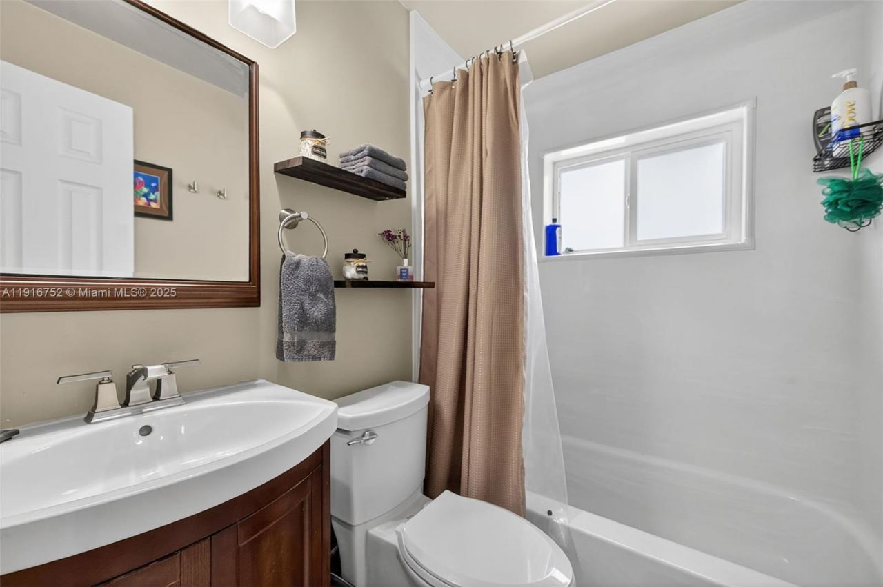 6640 Douglas, Hollywood, FL 33024 Photo