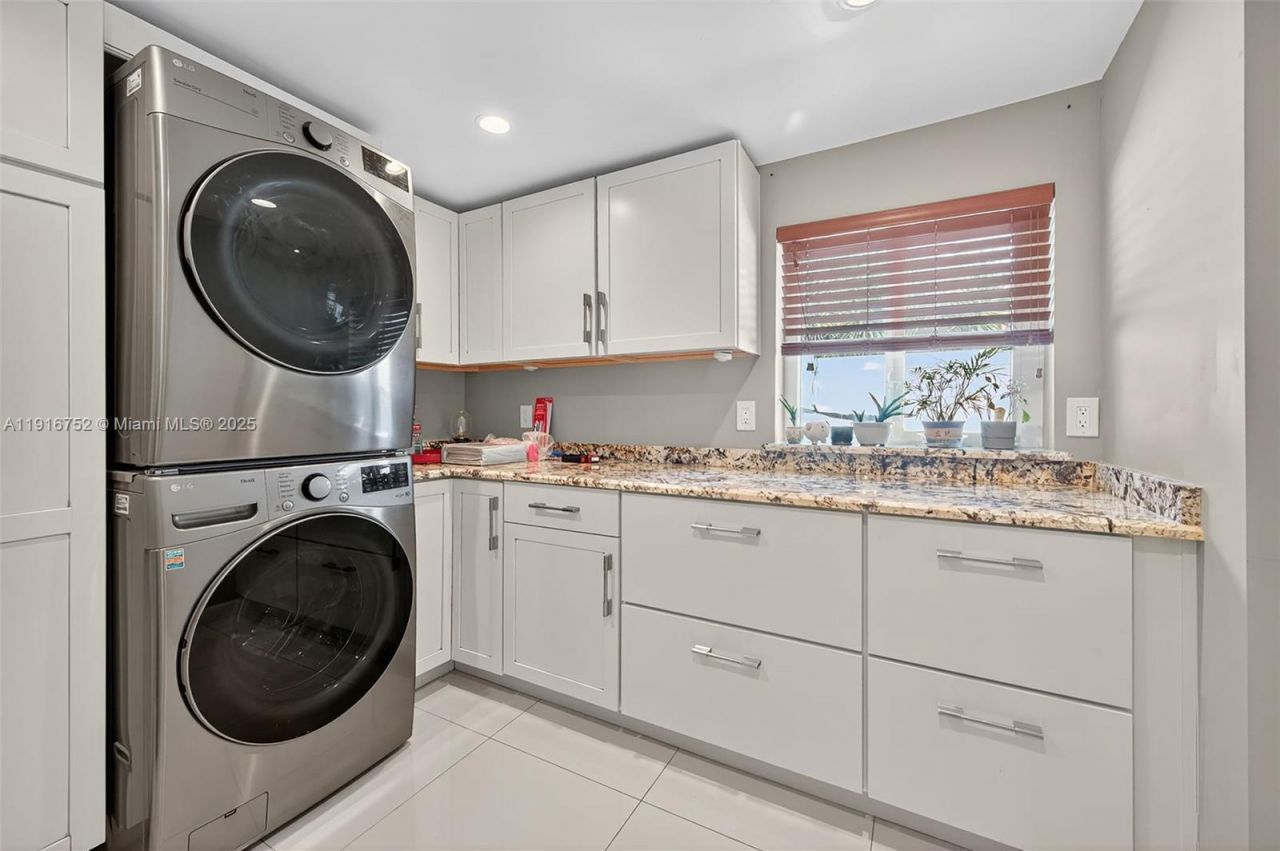 6640 Douglas, Hollywood, FL 33024 Photo