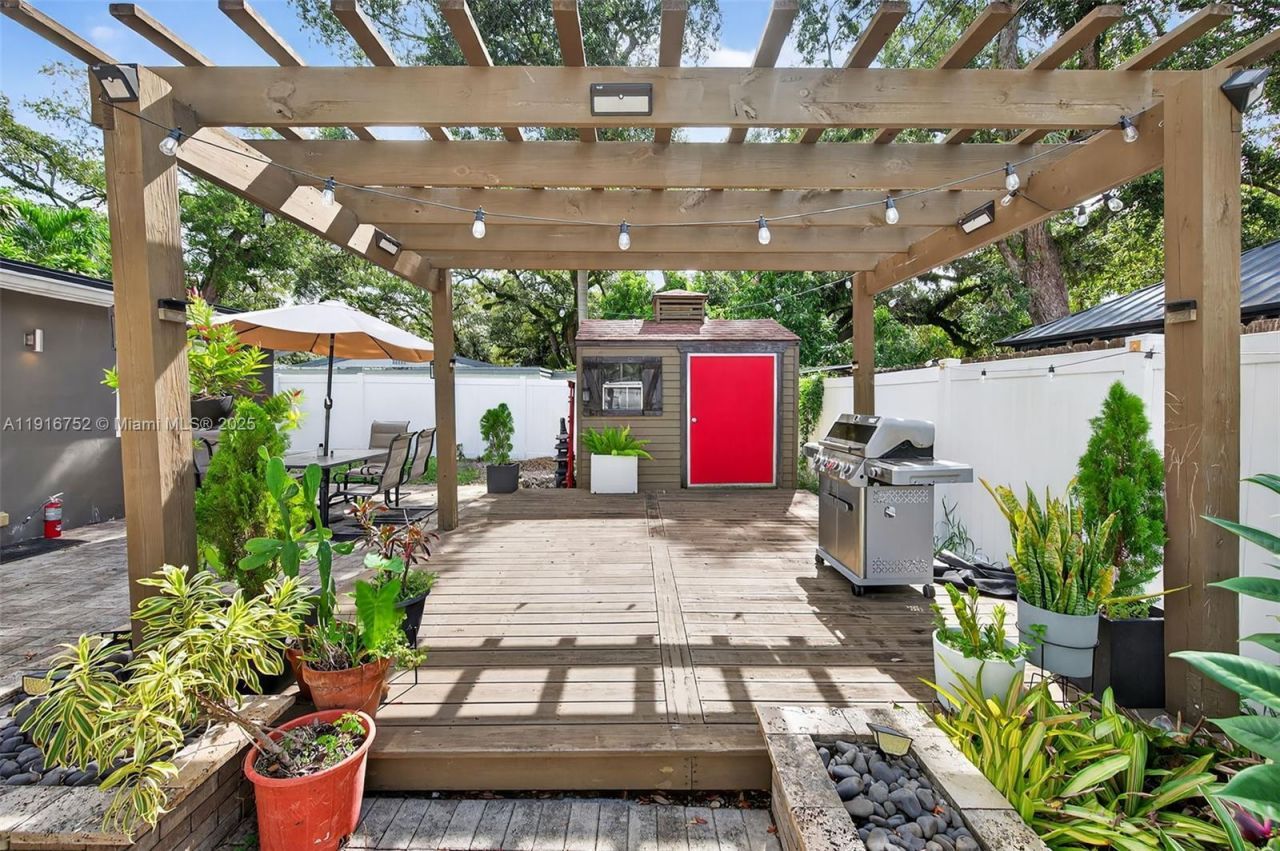 6640 Douglas, Hollywood, FL 33024 Photo