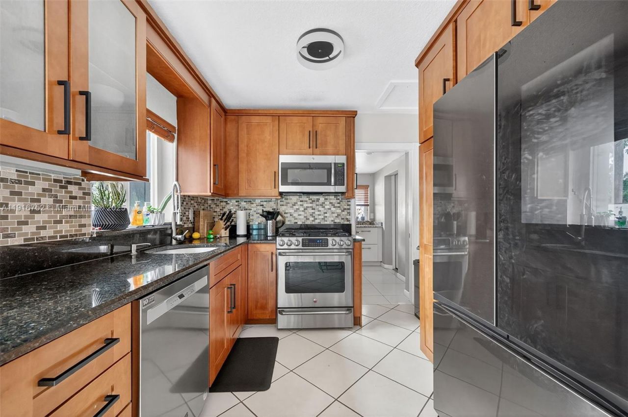 6640 Douglas, Hollywood, FL 33024 Photo